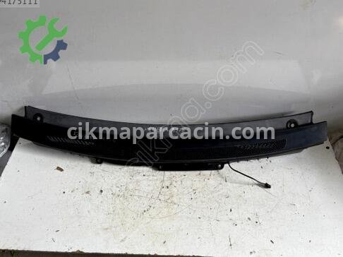 Mercedes-Benz A Serisi Ön Cam Izgarası çıkma parça