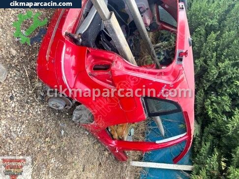 Mercedes-Benz B Serisi Sağ Arka Çamurluk çıkma parça