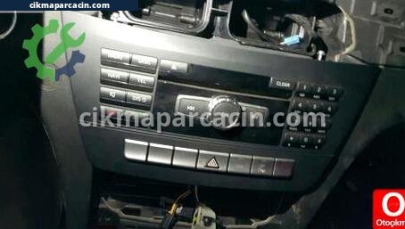 Mercedes-Benz C Serisi Teyp çıkma parça
