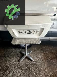 Mercedes c 180 bagaj kapağı