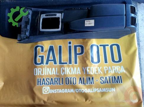 Mercedes-Benz C Serisi Orta Konsol çıkma parça