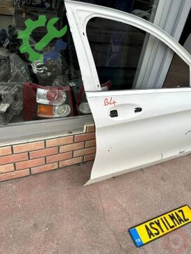 Mercedes-Benz C Serisi Sağ Ön Kapı çıkma parça
