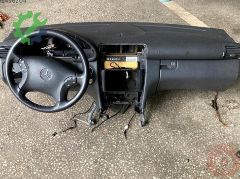 Mercedes-Benz C Serisi Torpido çıkma parça