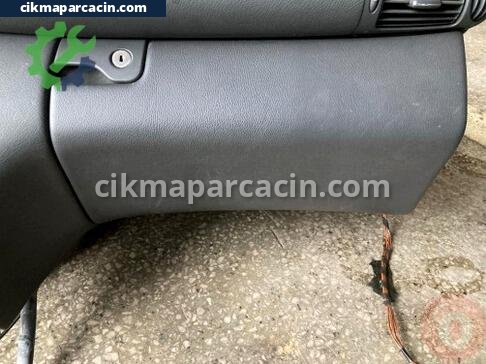 Mercedes-Benz C Serisi Torpido Kapağı çıkma parça