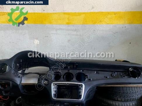 Mercedes-Benz CLA Torpido çıkma parça