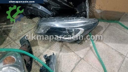 Mercedes-Benz CLA Sol Ön Far çıkma parça