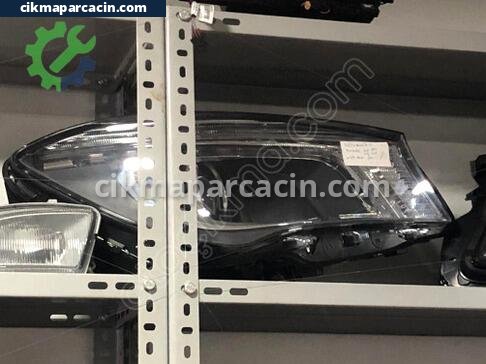 Mercedes-Benz CLA Sağ Ön Far çıkma parça
