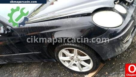 Mercedes-Benz 220 Sağ Ön Çamurluk çıkma parça