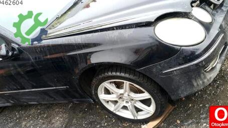 Mercedes-Benz 220 Sağ Ön Çamurluk çıkma parça