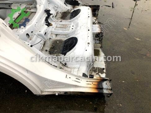Mercedes-Benz E Serisi Sağ Arka Çamurluk çıkma parça