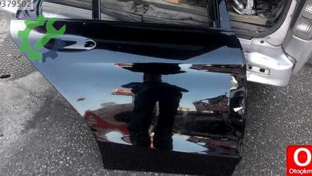 Mercedes-Benz C Serisi Sağ Arka Kapı çıkma parça
