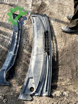 Mercedes-Benz Vito Ön Cam Izgarası çıkma parça
