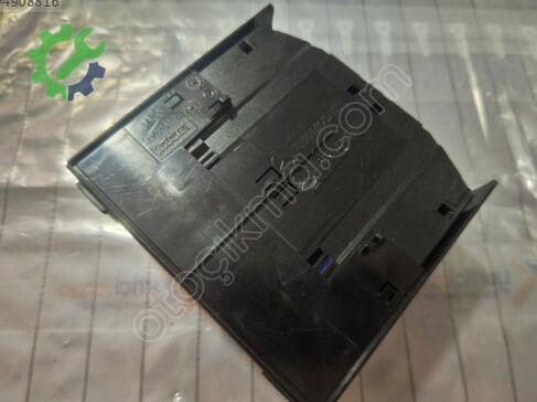Mercedes-Benz C Serisi Cd Changer çıkma parça