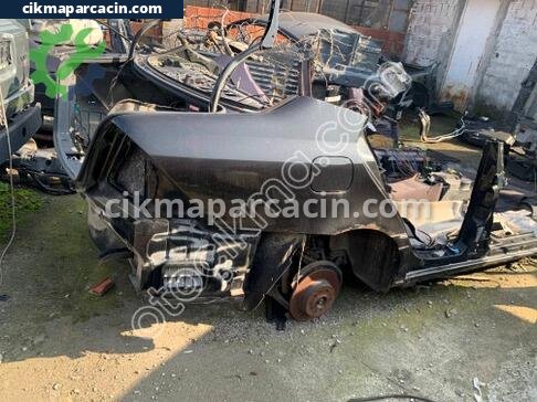 Mercedes-Benz C Serisi Sağ Arka Çamurluk çıkma parça