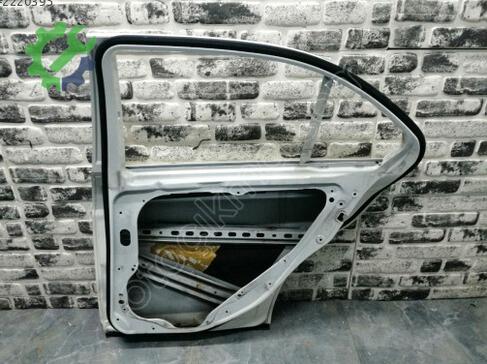 Mercedes-Benz C Serisi Sağ Arka Kapı A204 çıkma parça