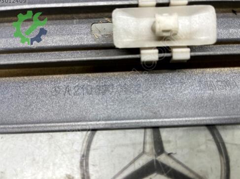 Mercedes-Benz E Serisi Kapı Çıtası A2106900682 çıkma parça