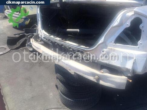 Mercedes-Benz E Serisi Arka Tampon Demiri çıkma parça