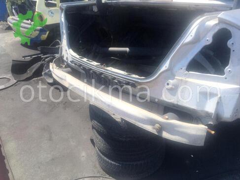 Mercedes-Benz E Serisi Arka Tampon Demiri çıkma parça