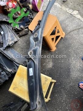 Mercedes-Benz E Serisi Ön Cam Izgarası çıkma parça