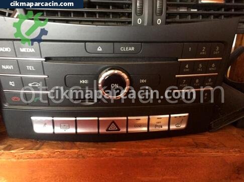Mercedes-Benz E Serisi Teyp çıkma parça