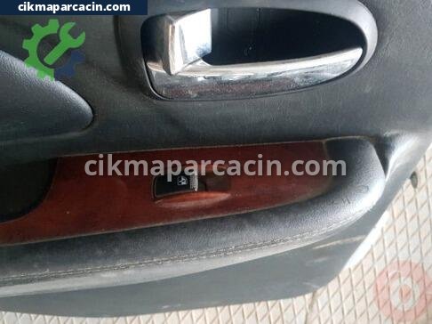Mercedes-Benz C Serisi Cam Düğmesi çıkma parça
