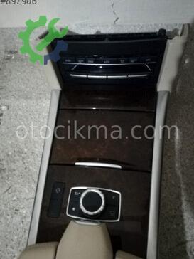 Mercedes-Benz E Serisi Orta Konsol çıkma parça