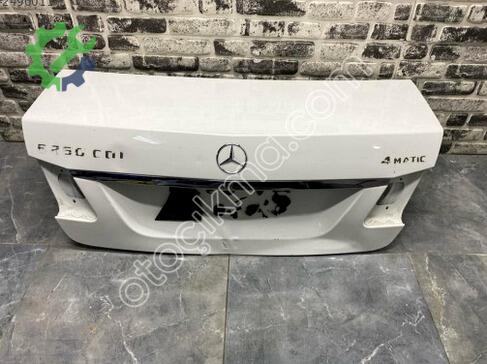 Mercedes-Benz E Serisi Bagaj çıkma parça