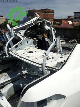 Mercedes-Benz E Serisi Kapı Menteşesi çıkma parça
