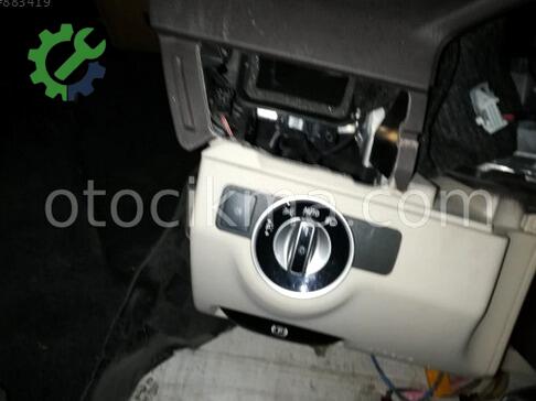 Mercedes-Benz E Serisi Torpido çıkma parça