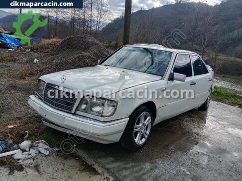Mercedes-Benz E Serisi Sağ Ön Çamurluk çıkma parça