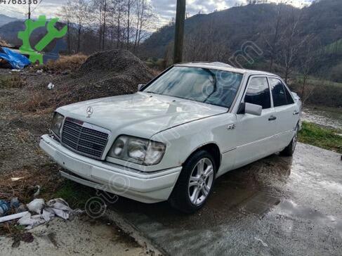 Mercedes-Benz E Serisi Sağ Ön Çamurluk çıkma parça