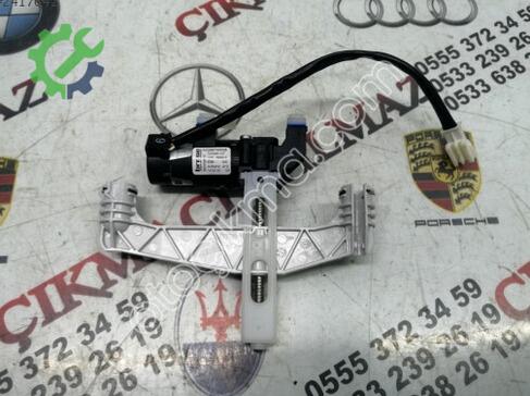Mercedes-Benz E Serisi Ön Koltuk Başlığı çıkma parça
