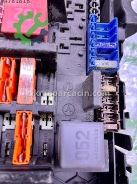 Mercedes-Benz E Serisi Sigorta Kutusu A2135400200 çıkma parça