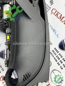 Mercedes-Benz AMG Torpido çıkma parça