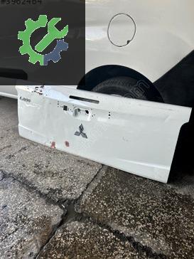 Mitsubishi L300 Bagaj Kapağı çıkma parça
