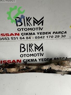 Nissan Almera Travers çıkma parça
