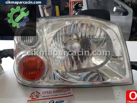 Nissan Navara Sağ Ön Far çıkma parça