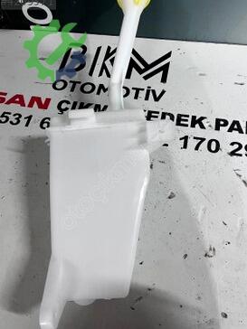 Nissan Micra Silecek Suyu Deposu çıkma parça