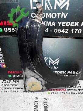 Nissan Navara Çamurluk çıkma parça