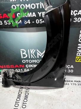 Nissan Navara Çamurluk çıkma parça