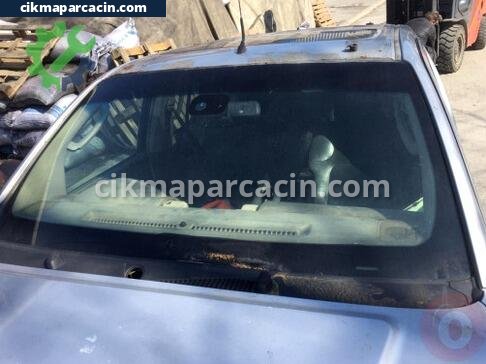 Nissan Navara Ön Cam çıkma parça