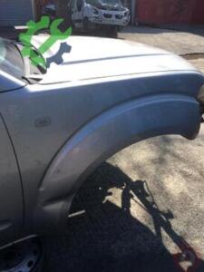 Nissan Navara Sağ ön çamurluk gri hatasız orjinal çıkma