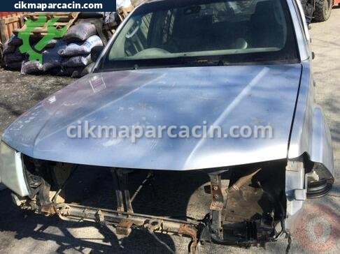 Nissan Navara Sağ Ön Far çıkma parça