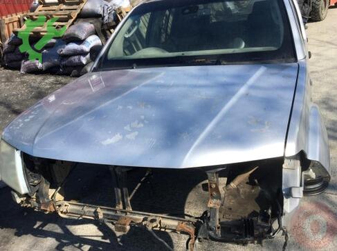 Nissan Navara Sağ Ön Far çıkma parça