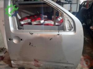 Çıkma Nissan Navara Sağ Kapı