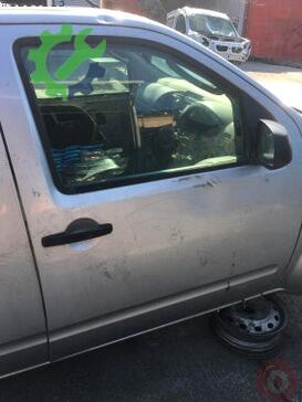 Nissan Navara Sağ Ön Kapı çıkma parça