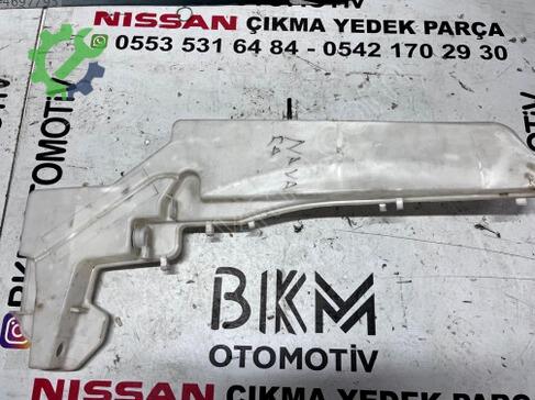 Nissan Navara Silecek Suyu Deposu çıkma parça