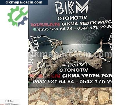 Nissan Almera Travers çıkma parça