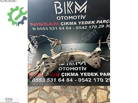 Nissan Almera Travers çıkma parça