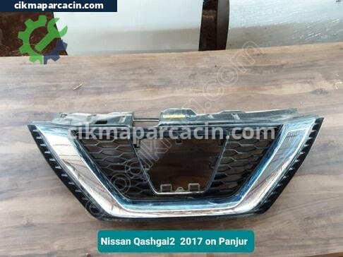Nissan Qashqai Ön Panjur çıkma parça